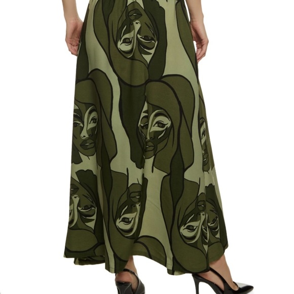Face Print Maxi Skirt 💚 - Picture 2 of 2